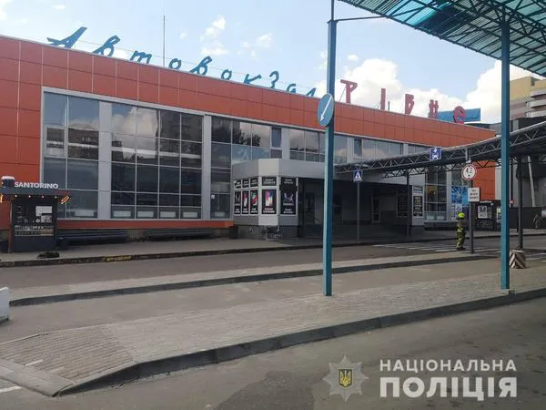 Людей евакуювали: у Рівному повідомили про замінування вокзалу та автовокзалу (доповнено, відео)