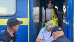 На Волині зустріли евакуаційний потяг з Харківщини (фото)