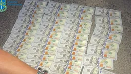 На Волині адвокат за десять тисяч доларів допомагав чоловікам «ухильнутись» (фото)