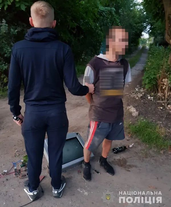 Виніс телевізор: у Луцьку на гарячому зловили крадія (фото)