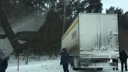 На Волині з траси злетіла фура 