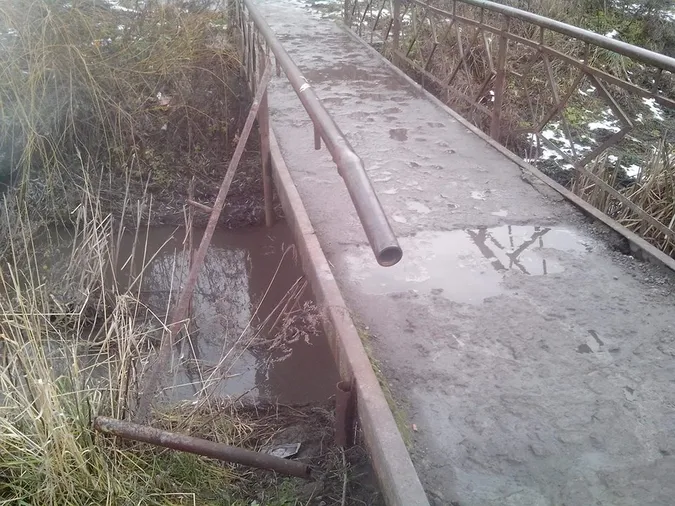 У Луцьку мостик через Сапалаївку віджив своє (фото)
