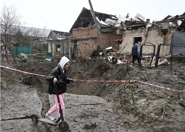 З України масово виїжджають випускниці: чому це небезпечно (фото)