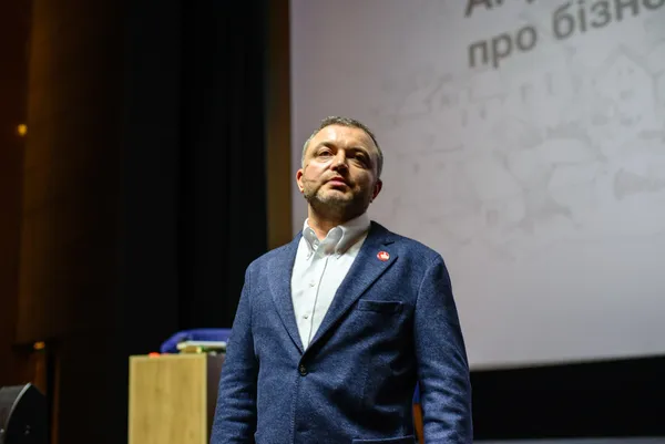 Що запитували в Андрія Покровського на відкритій зустрічі у Луцьку (фото)