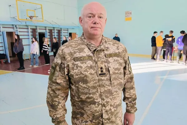 Студентів у Луцьку вчили керувати дроном, тримати автомат у руках і надавати меддопомогу (фото, відео)
