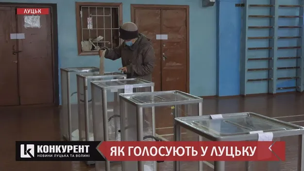 Як голосують лучани: явка виборців станом на 13:00 годину (відео)