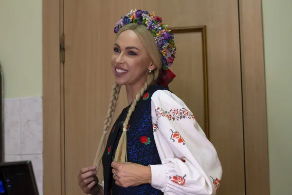 З хіміотерапії – на сцену: акторка з Луцька не здається попри онкологію (фото, відео)
