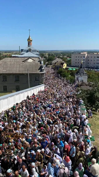 30 тисяч паломників УПЦ «мп» прибули до Почаївської лаври (фото)