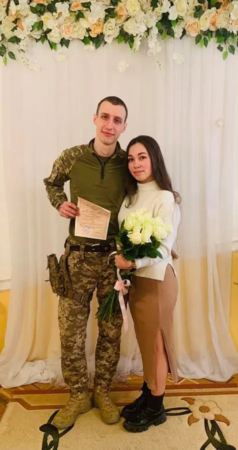 У Луцьку дистанційно зареєстрували шлюб, бо наречений – на передовій (фото)