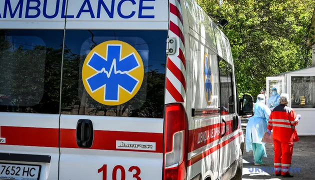 Штовхнув сусід: На Млинівщині госпіталізували жінку