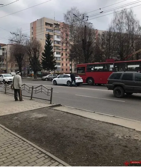 Дарія Зажицького «засікли» в аварії на «крайслері»: лучанин заперечує (фото)