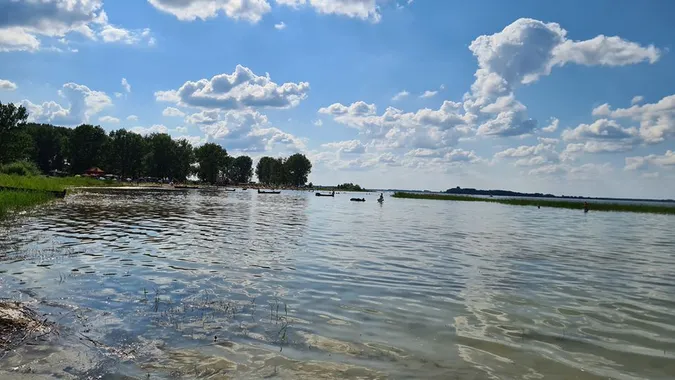 «Брудна, мутна та зелена», – Іван Мирка про воду на Світязі (фото)