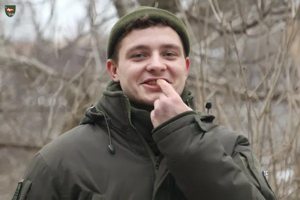 «Коли там дівчата мені почнуть писати» : у волинській бригаді служить мегапозитивний Колюня (фото)