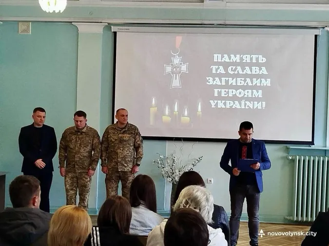 «Комбатантський хрест» і «Хрест доблесті»: родинам Героїв із Волині вручили посмертні нагороди (фото)
