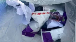 В цукерках і за щокою: у Луцьку двоє молодиків ховали наркотики від копів (фото)