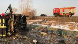 Загинув чоловік: деталі ДТП на Волині, в якій перекинувся бус
