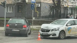 Аварія за участю таксі у Луцьку: хто винен