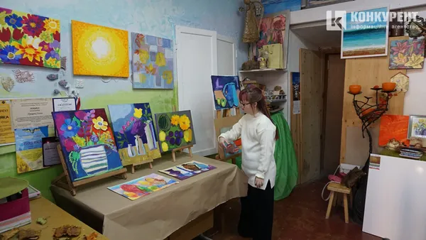 У Луцьку відбулася виставка картин «сонячної» лучанки (фото)