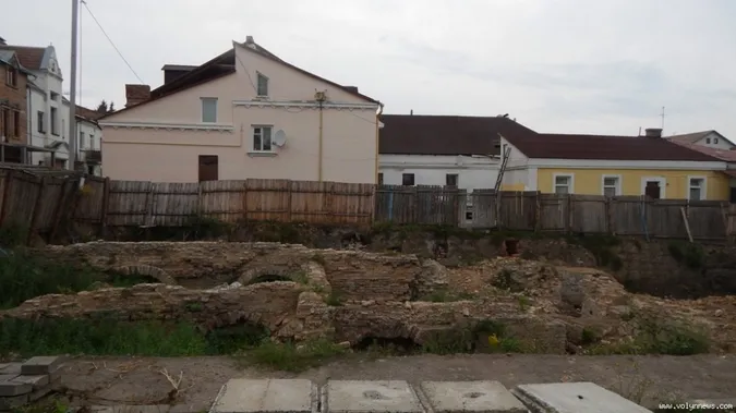Старі луцькі підвали на Кафедральній, 13 можуть зникнути