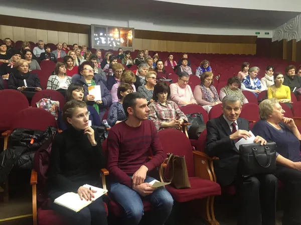 Без паніки, але напоготові: через коронавірус луцькі освітяни зібралися на нараду