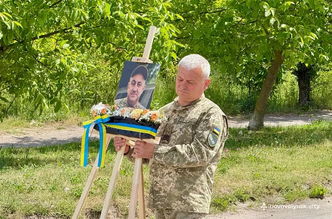 Нововолинська громада попрощалася з воїном Сергієм Бабкіним (фото)
