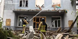 У Рівному – 20 постраждалих після ворожої атаки на університет (фото)