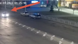 Їхав «зустрічкою» з пасажиром: у Луцьку камери зловили таксиста-порушника (відео)