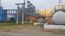 Під Рівним на заводі трапився вибух: на місто суне жовта хмара (відео)