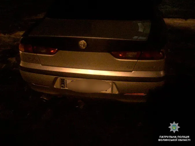 У Луцьку п'яний водій на «євроблясі» скоїв аварію і втік, залишивши авто