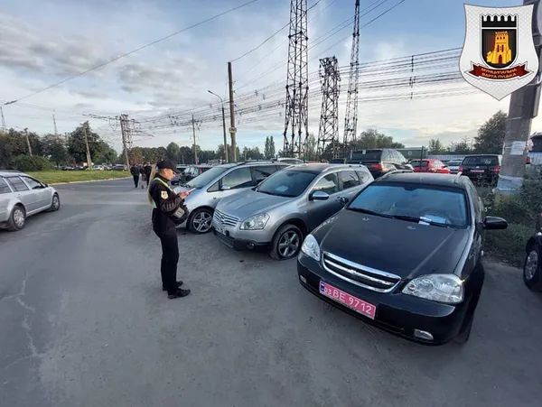 У Луцьку мунвартівці «ганяли» паркохамів біля авторинку (фото, відео)
