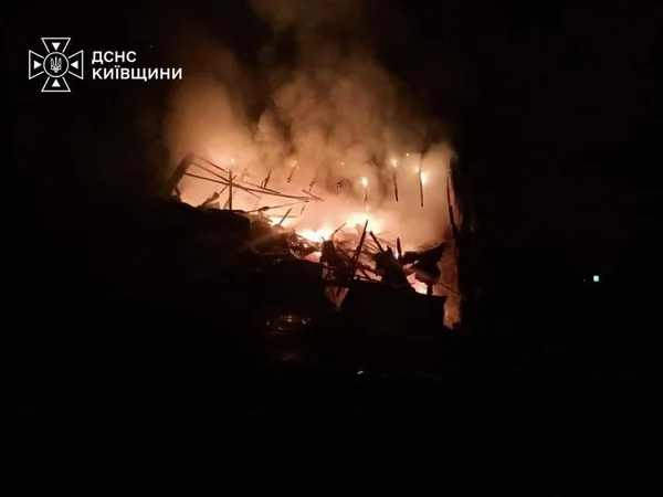 Уночі ворог атакував Київ та область балістикою та БпЛА: показали наслідки (фото)