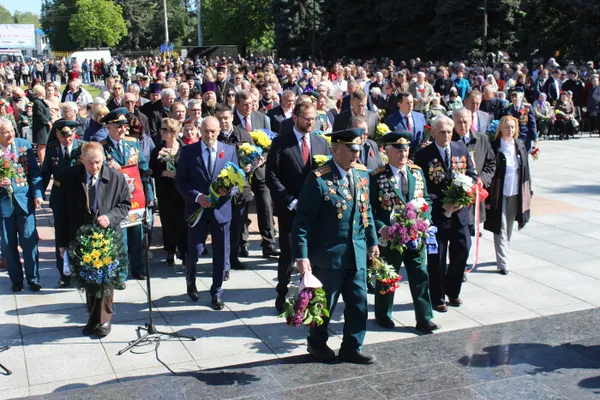 Ніколи знову: у Луцьку вшанували пам'ять жертв Другої світової війни (фото)