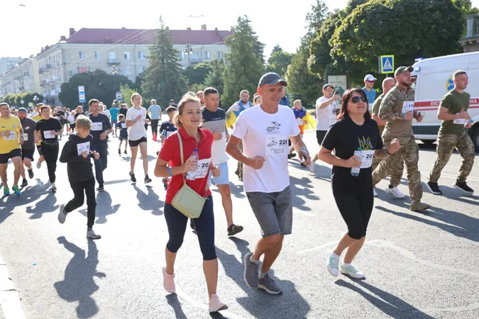 У Луцьку бігли в пам'ять про Героїв України (фото)