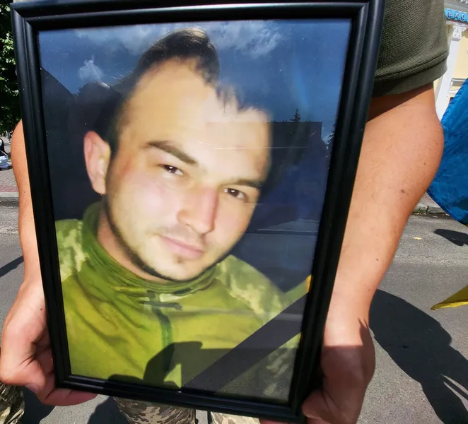 Серце не витримало: у Ковелі попрощалися із воїном Русланом Мазуриком (фото)