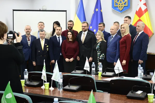 Фракція «Укроп» зробила під час обідньої перерви групове фото для звіту.