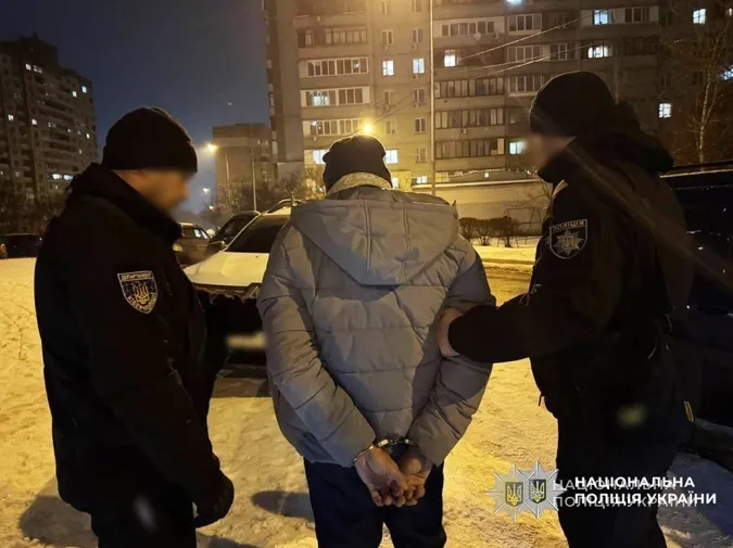 На Волині викрили чоловіка, який через соцмережі розбещував дитину