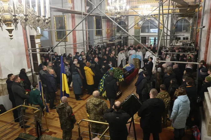У Луцьку попрощалися із загиблим на Донеччині Олександром Машлаєм (фото)