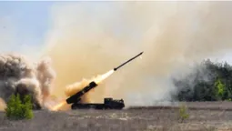 Росіяни вдарили по Києву ракетами – є влучання у центрі міста (відео)