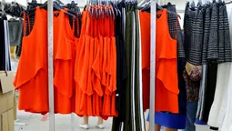 Як у Луцьку шиють оригінальний одяг  River Island (фото)