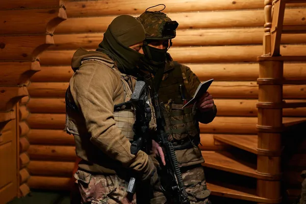 Зав'язали очі та вивезли в ліс: на Донеччині військовий освідчився коханій (фото)