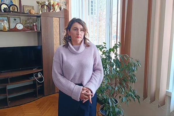Багатодітна родина погорільців із Волині шукає нове житло