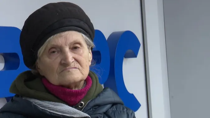 Пенсіонерка у Луцьку не може отримати «Зимову підтримку», бо у неї немає смартфона (відео)