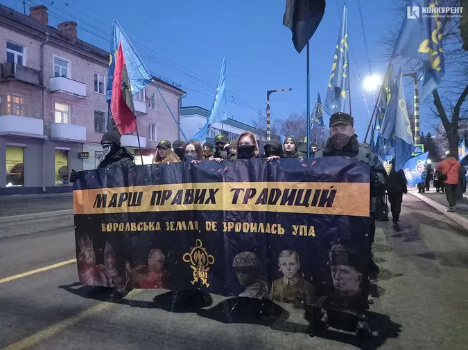 З волинкою та барабанами: у Луцьку пройшов «Марш правих традицій» (фото, відео)