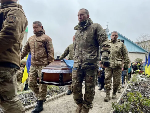 Нововолинськ попрощався одночасно з чотирма Героями (фото)