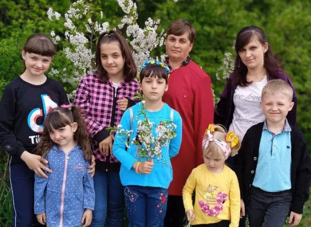 Восьмеро дітей і одна мама: як волинянка сама підняла на ноги стільки малечі