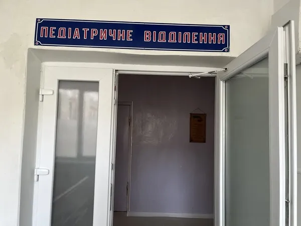 У лікарні на Волині, де лікують дітей, виявили плісняву у палаті з немовлям та проблеми з харчуванням (фото)