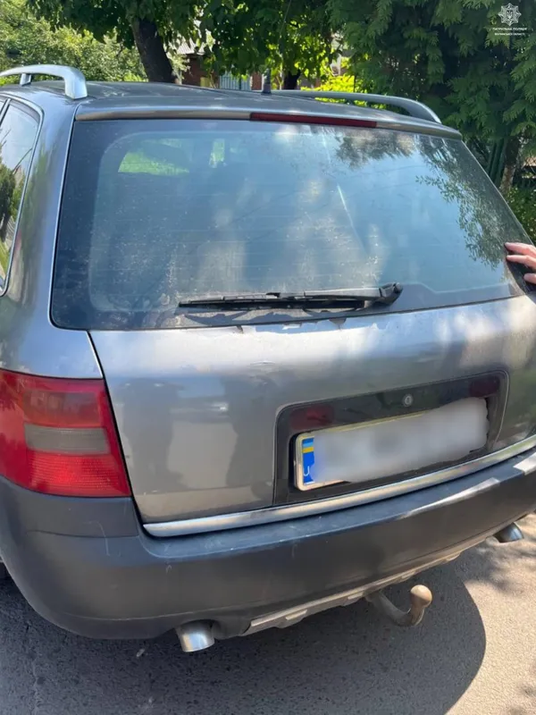 «Везу горіхи для мами»: на Волині в авто знайшли мішок з бурштином (фото)