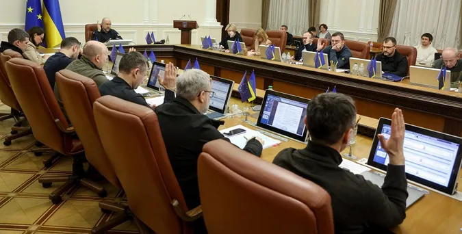 Уряд заборонив чиновникам відпочивати за кордоном, – Шмигаль