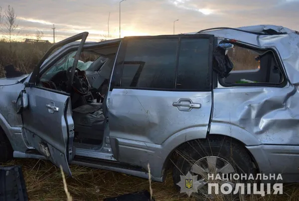 На Волині джип злетів у кювет і перевернувся (фото)