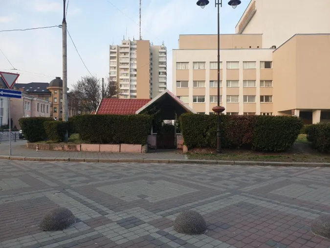 У Луцьку поскаржилися на звалища сміття біля драмтеатру (фото)